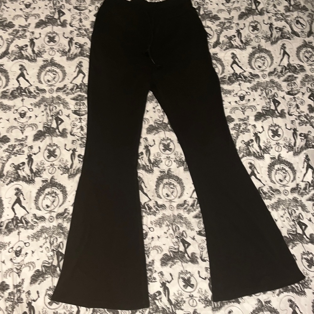 Halara ‘In My Feels’ high waisted drawstring flare pants